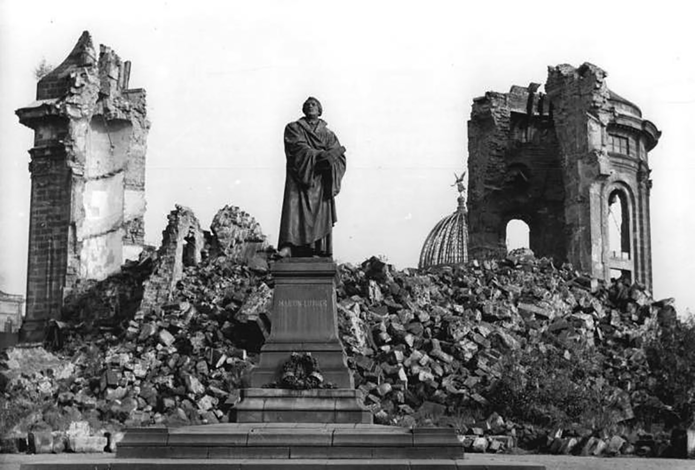 2-20230623-Martin_Luther-statue_Frauenkirche_Ruins-CC-Bundesarchiv_Bild copy