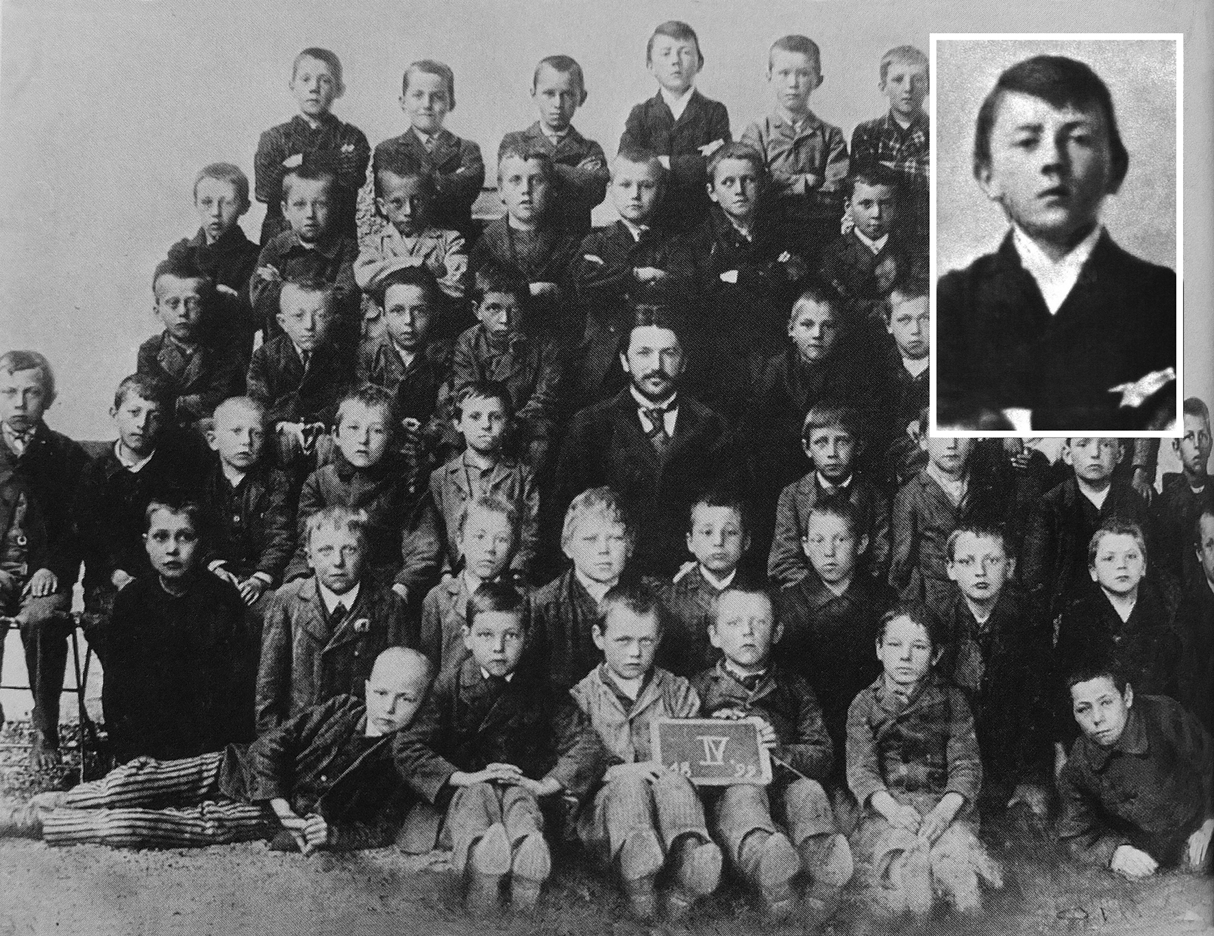 9a-Hitler-école-1899